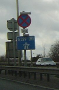 A329(M) signpost